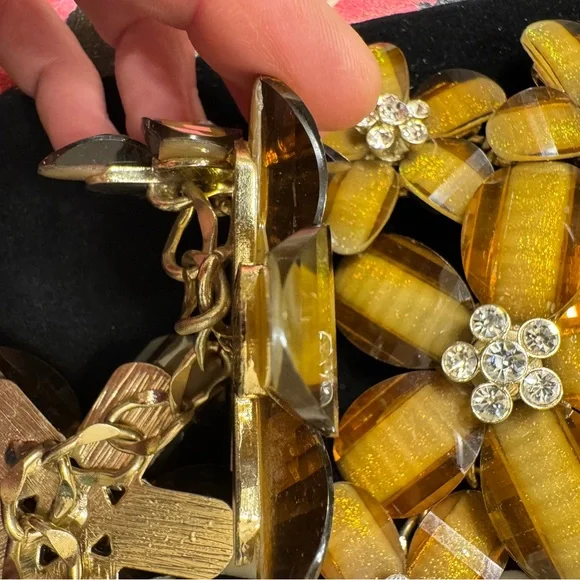 KJL Acrylic Floral Statement Necklace - Picture 10 of 11